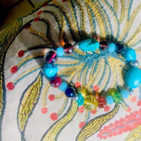 Beaded stretch bracket 7” with genuine turquoise and multicolored beads - Picture 3 of 12